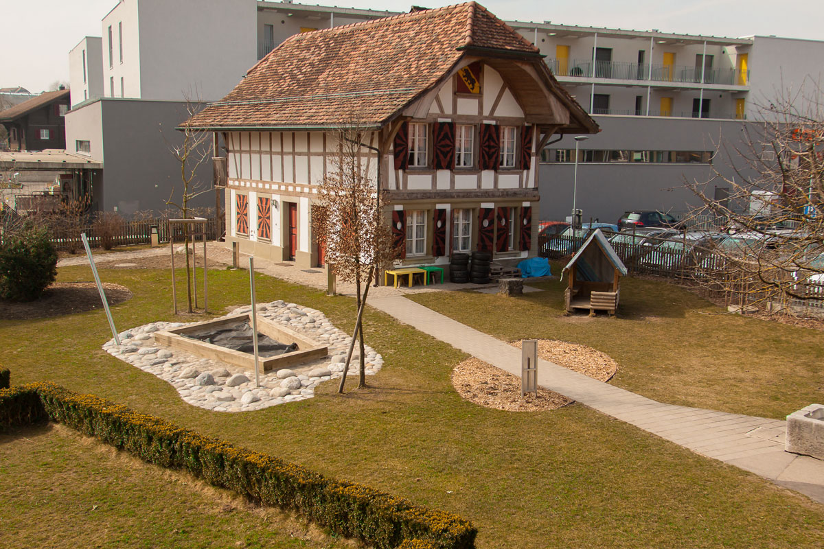 garten sandkasten, garten mit sandkasten und spielhaus - kinderwelt jegenstorf, Design ideen